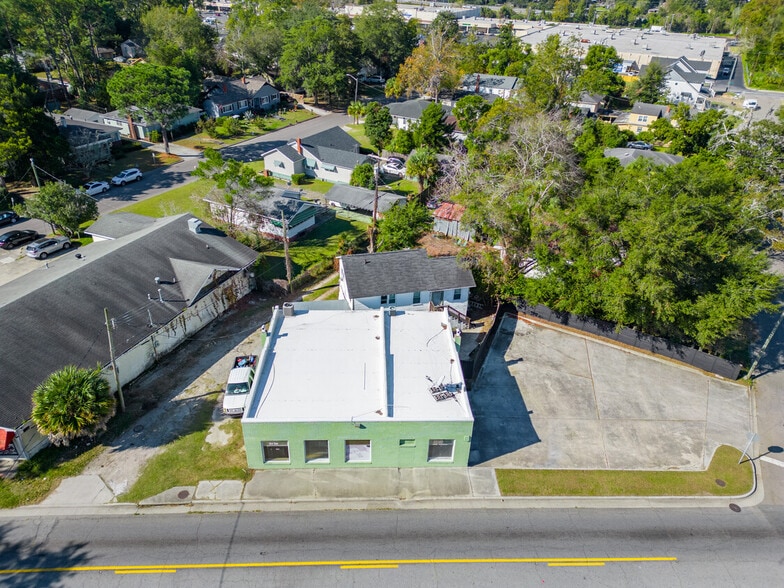 Primary Photo Of 2203 Skidaway Rd, Savannah Freestanding For Sale