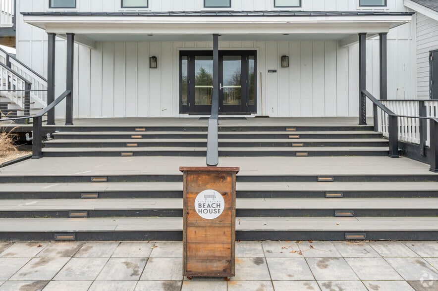 More Photos Of 25 Cayuga Walk, Ocean Bay Park Hotel For Sale