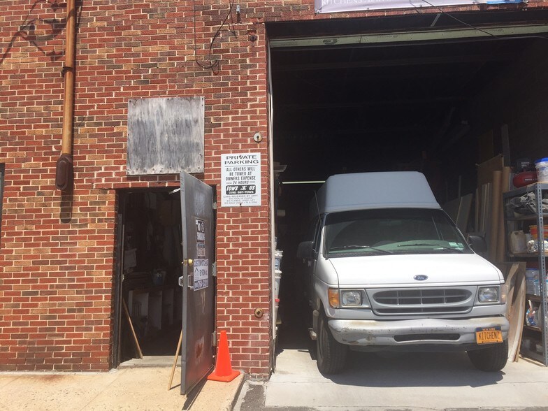 More Photos Of 4090 Austin Blvd, Island Park Service For Lease