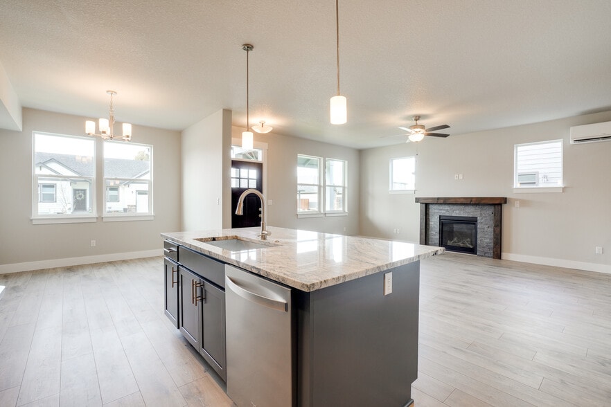 More Photos Of 2932 NW 16th St, Battle Ground Apartments For Sale