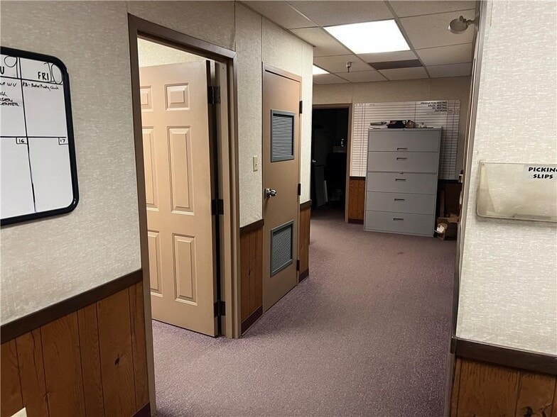 More Photos Of 1020-1060 Saw Mill Run Blvd W, Pittsburgh Warehouse For Sale