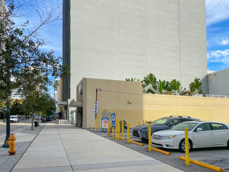 More Photos Of 50 W Flagler St, Miami Fast Food For Lease