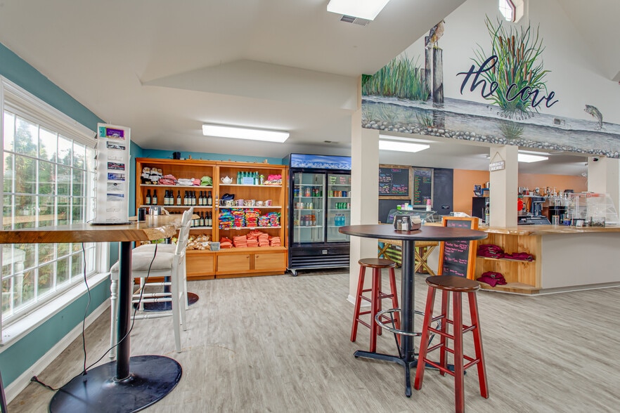 More Photos Of 12133 Neale Sound Dr, Cobb Island Restaurant For Sale