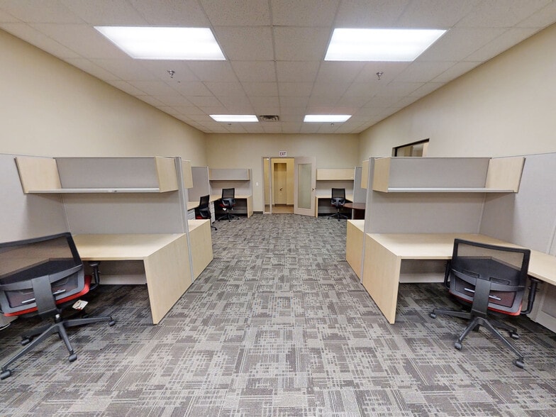 More Photos Of 2800-2860 W 21st St, Erie Office For Lease
