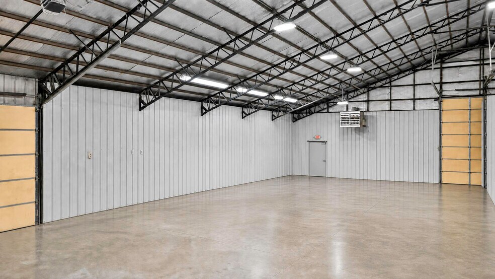 More Photos Of 412 N Mickey Mantle Blvd, Commerce Auto Repair For Sale
