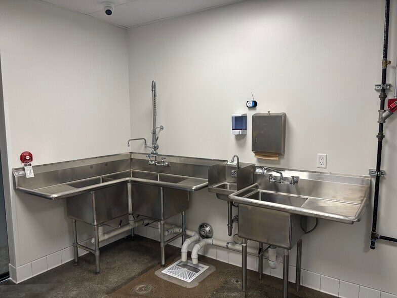 More Photos Of 17531 Griffin Ln, Huntington Beach Food Processing For Lease