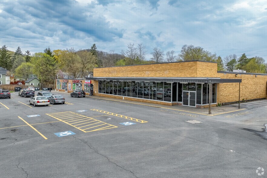 More Photos Of 410-430 W Seneca Tpke, Syracuse Freestanding For Lease