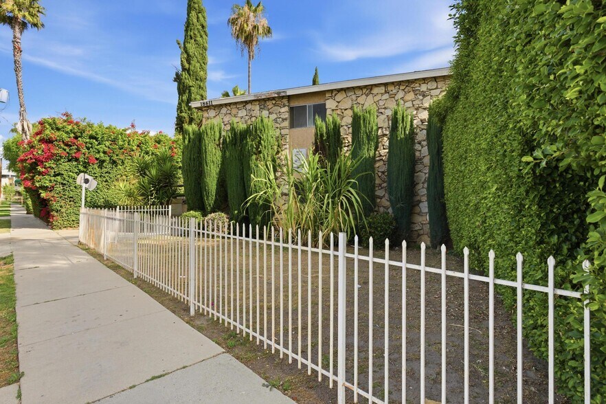 Primary Photo Of 18611 Clark St, Tarzana Apartments For Sale