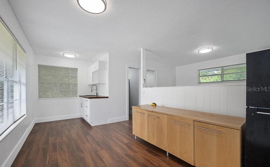 More Photos Of 934 S Ridgewood Ave, Daytona Beach Sorority Fraternity House For Sale