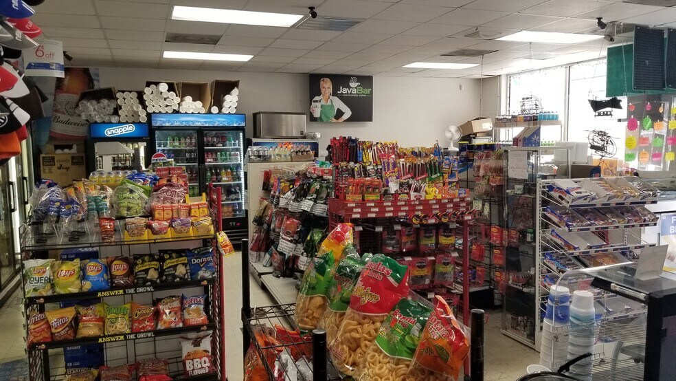 More Photos Of 717 S Broad St, Brooksville Service Station For Sale