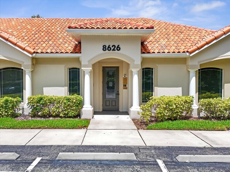 More Photos Of 8626 N Himes Ave, Tampa Medical For Lease