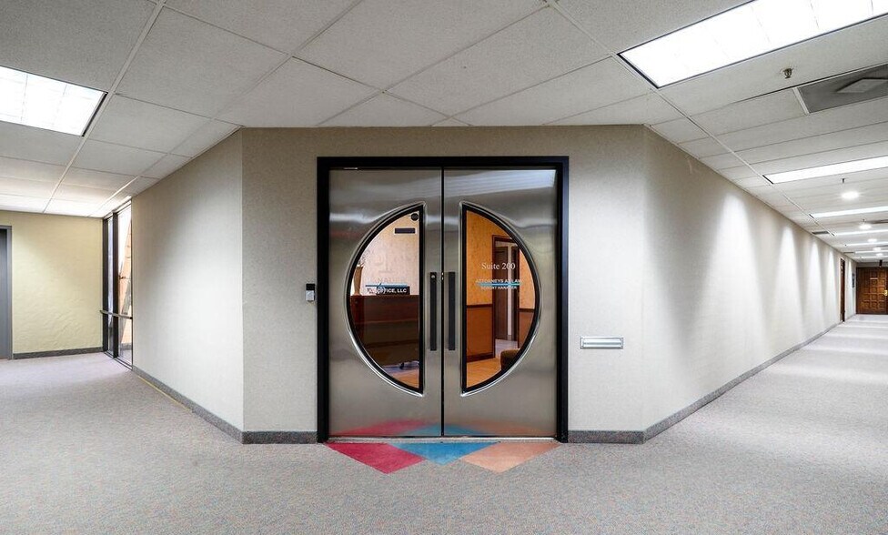 More Photos Of 456 Fulton St, Peoria Office For Sale