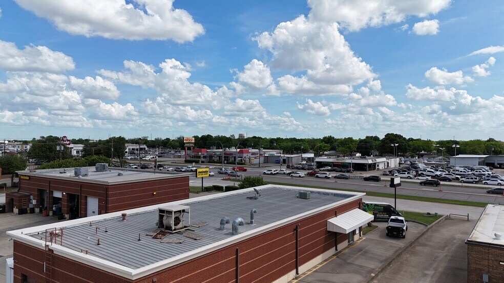 More Photos Of 11609 E Northwest Hwy, Dallas Freestanding For Sale