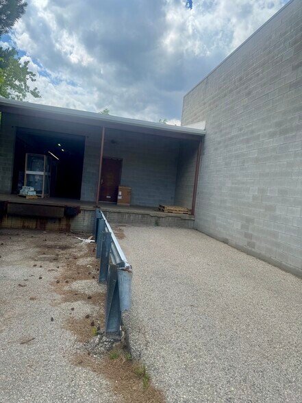 More Photos Of 1834 Bagwell St, Flint Warehouse For Sale