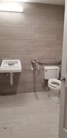 More Photos Of 410-421 Howe Ave, Shelton Apartments For Sale