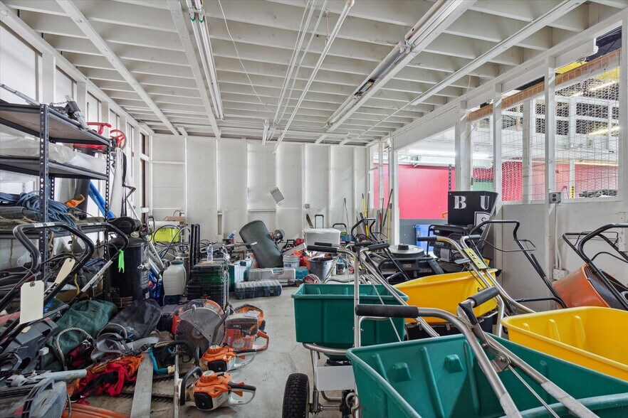 More Photos Of 4800 Joslyn Rd, Lake Orion Light Manufacturing For Sale