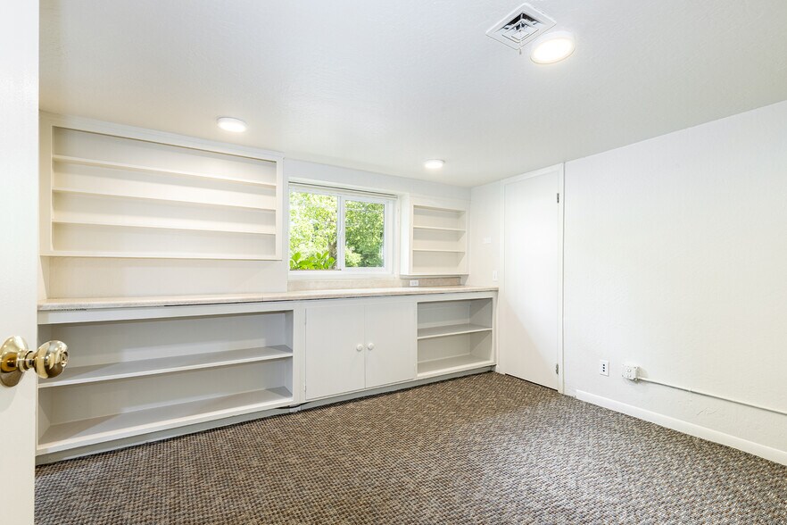 More Photos Of 1801 Oak St, Napa Office For Sale