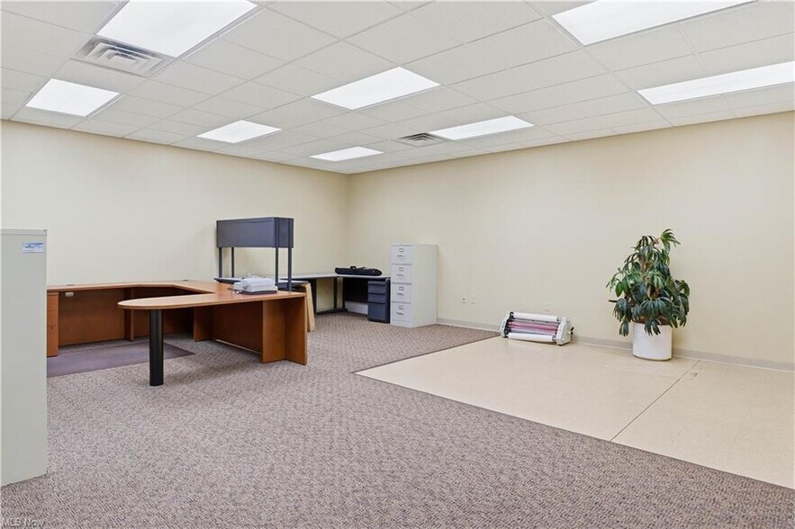 More Photos Of 319 Howard Dr, Sandusky Office For Sale
