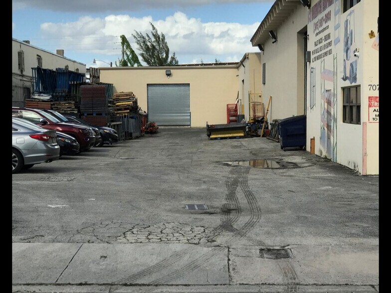 More Photos Of 7075 NW 74th St, Medley Warehouse For Lease