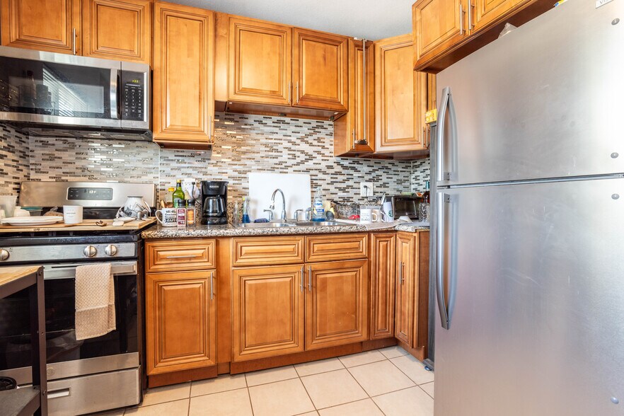 More Photos Of 6402 Graves Ave, Van Nuys Apartments For Sale