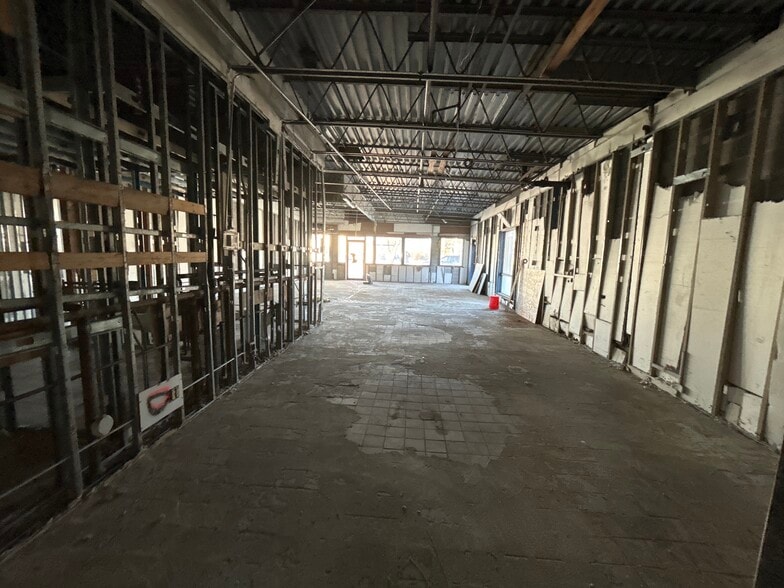 More Photos Of 1505 Elmhurst Rd, Des Plaines Freestanding For Sale