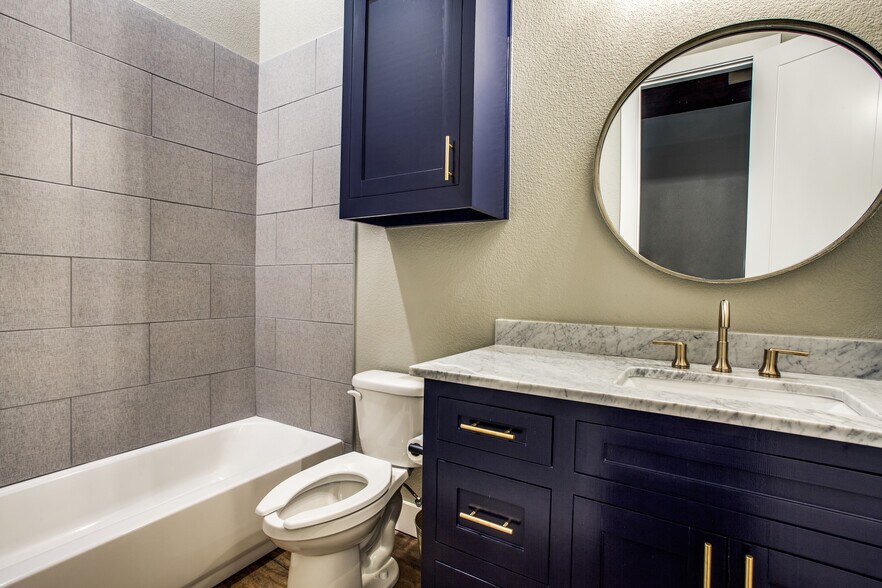 More Photos Of 1024 Halsell St, Bridgeport Storefront Retail Office For Sale