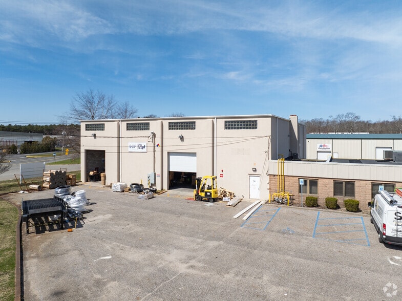 More Photos Of 1074 Pulaski St, Riverhead Unknown For Lease