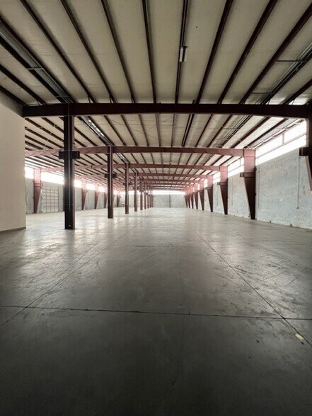 More Photos Of 10930 Brittmoore Park Dr, Houston Warehouse For Lease
