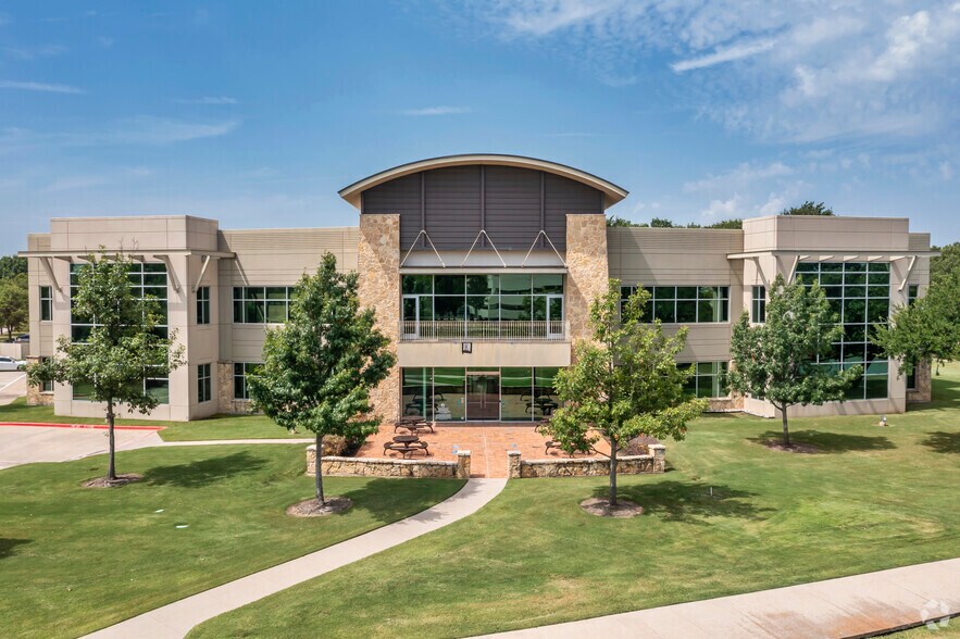 More Photos Of 2871 Lake Vista Dr, Lewisville Office For Lease