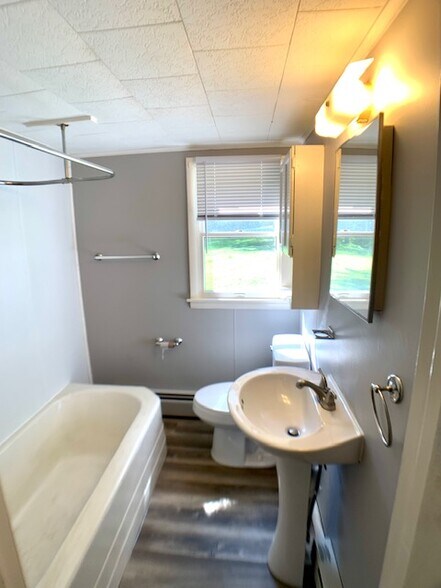 More Photos Of 862 Iron Ridge Rd, Spring Grove Apartments For Sale