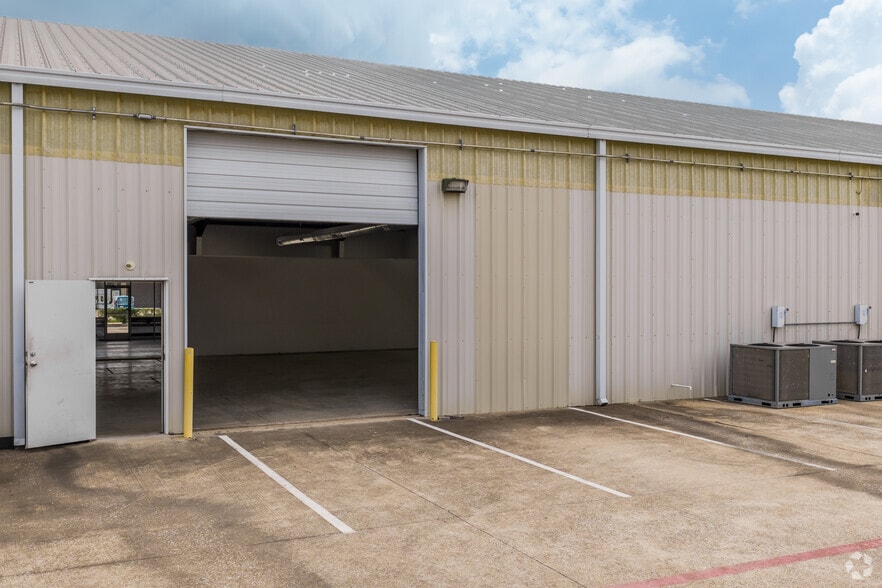 More Photos Of 16333 Mueschke Rd, Cypress Flex For Lease