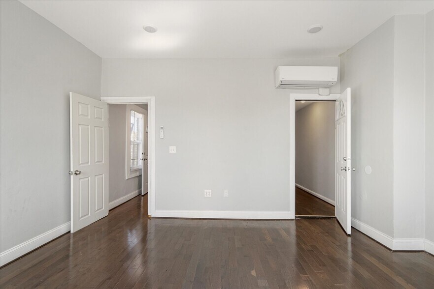 More Photos Of 204 E 25th St, Baltimore Office For Sale