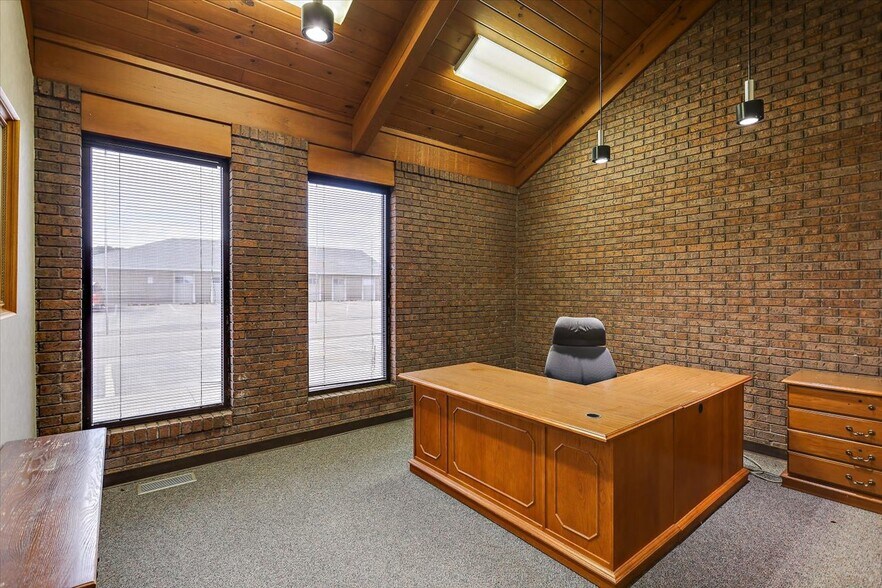 More Photos Of 101 Office Park Dr, Brandon Bank For Lease