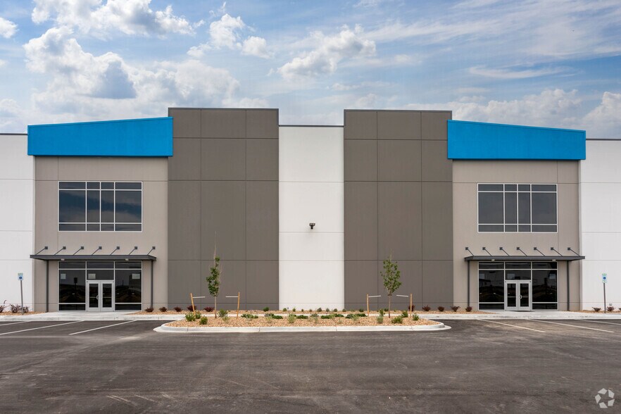 More Photos Of 14353 E Otero Ave, Englewood Distribution For Lease