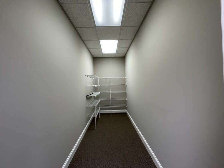More Photos Of 100 Colony Park Dr, Cumming Bank For Lease