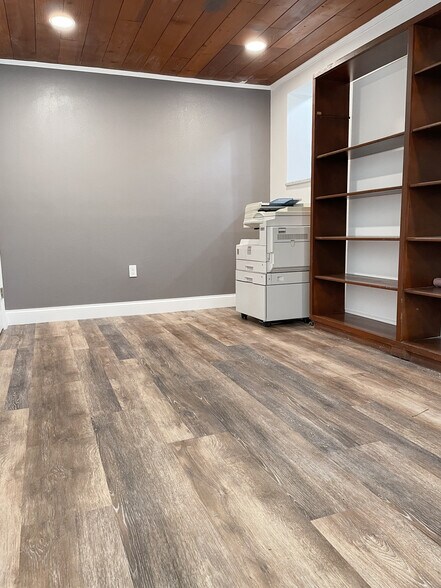 More Photos Of 1005 N Church Ave, Mulberry Medical For Lease