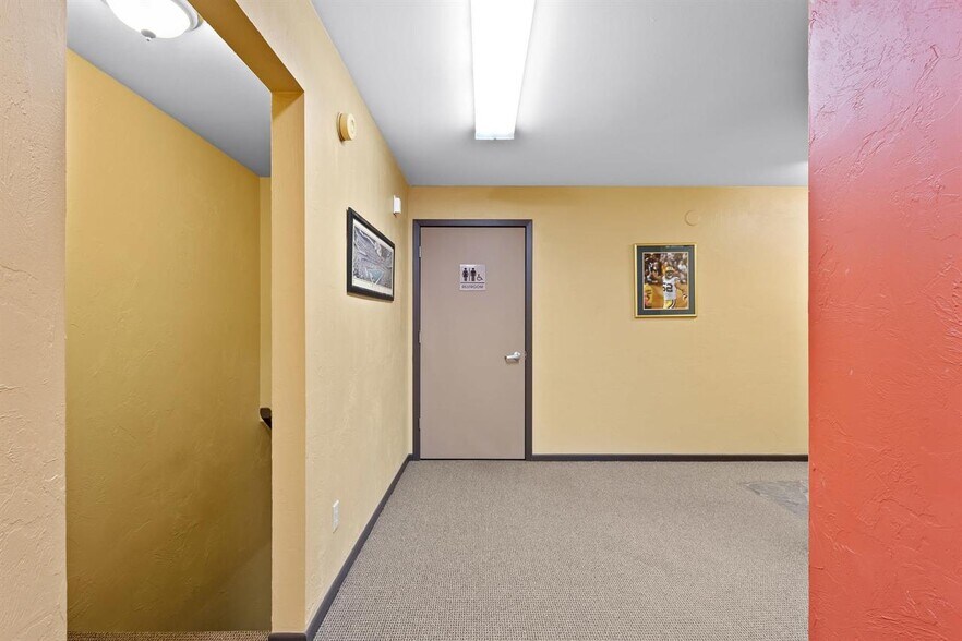 More Photos Of 2131 Calumet Dr, New Holstein Medical For Lease