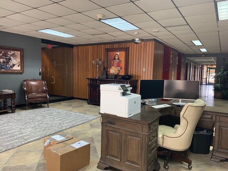 More Photos Of 125 W Missouri Ave, Midland Office For Lease
