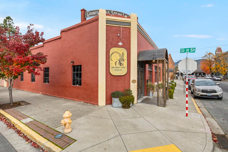 More Photos Of 234 SW 5th St, Grants Pass Restaurant For Sale