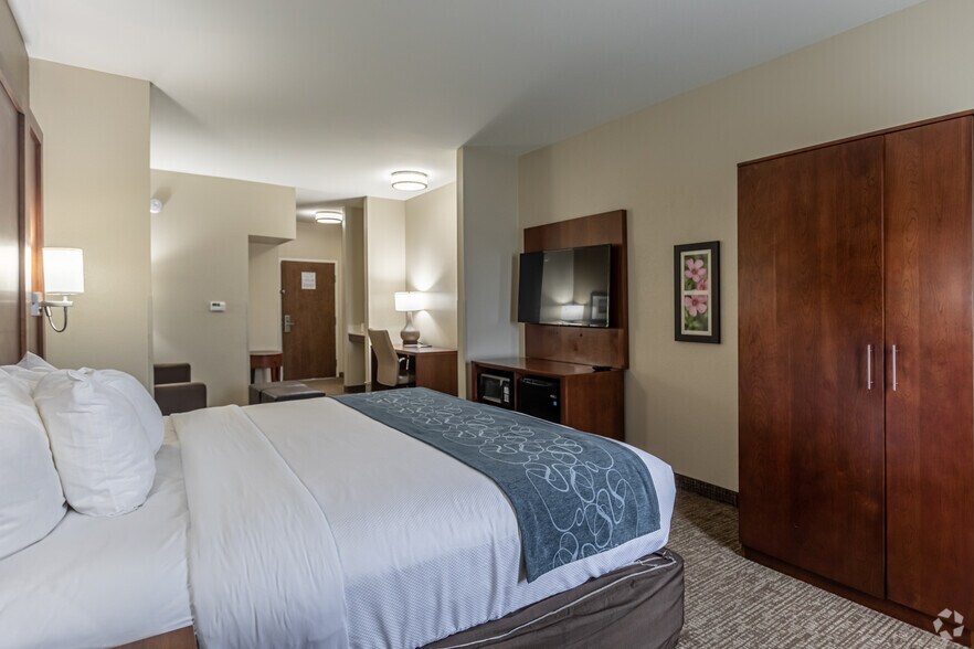 More Photos Of 3620 Camden Rd, Pine Bluff Hotel For Sale