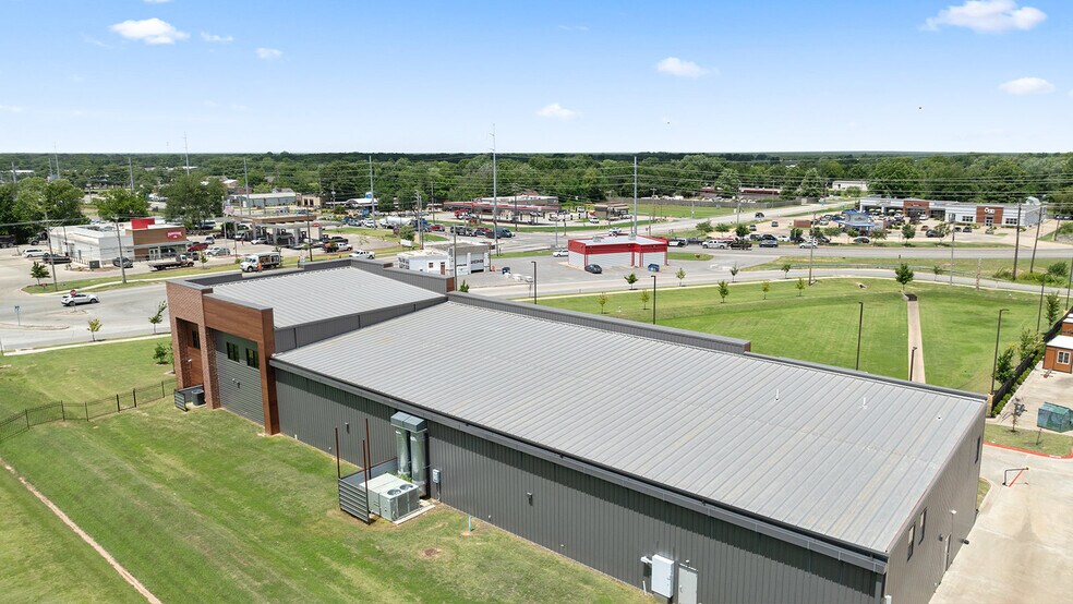 More Photos Of 174 W Stave Mill Rd, Rogers Self Storage For Lease