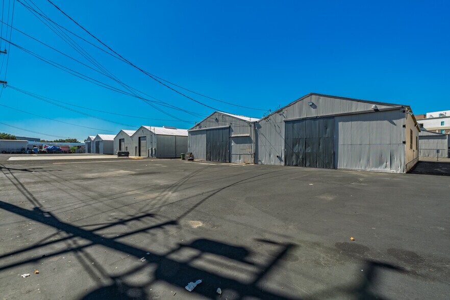 Primary Photo Of 10932 Vulcan St, South Gate Warehouse For Sale