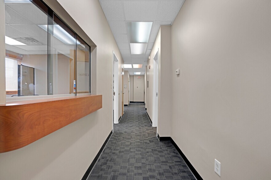 More Photos Of 1740 Oak Tree Rd, Edison Medical For Lease