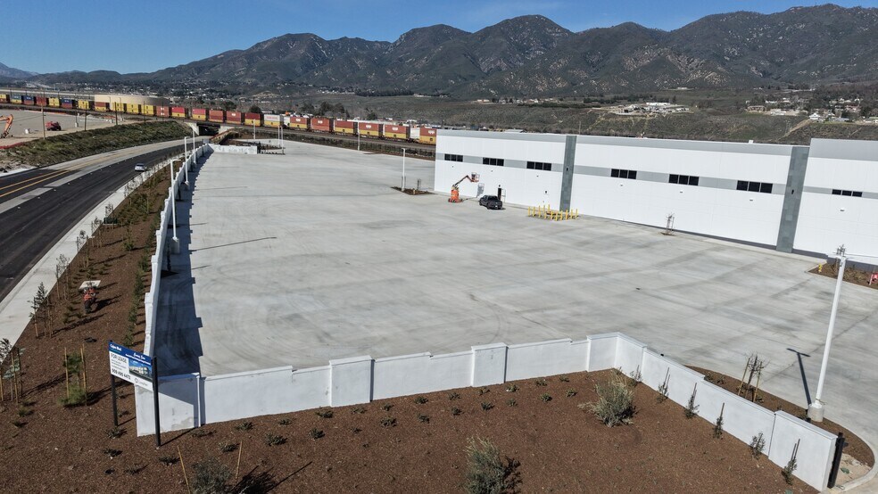 More Photos Of 19472 Cajon Blvd, San Bernardino Truck Terminal For Lease