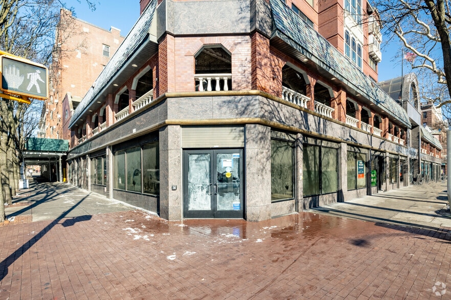 More Photos Of 82-11 37th Ave, Jackson Heights Office For Lease