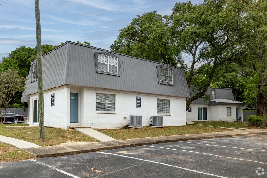More Photos Of 100 Redwood Cir, Pensacola Apartments For Sale