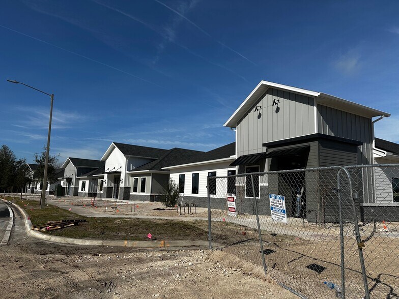 More Photos Of 12321 Stoneybrook Pky W, Winter Garden Storefront Retail Office For Lease