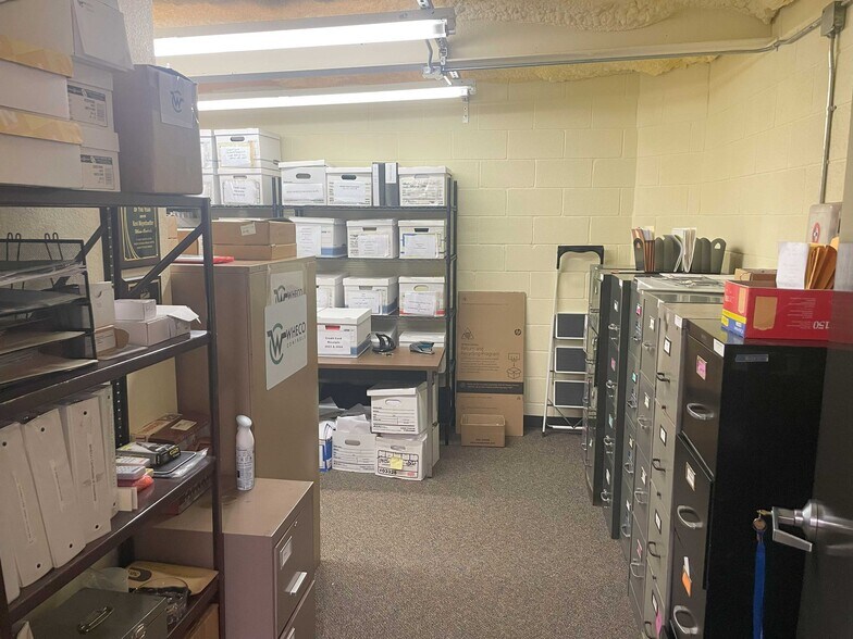 More Photos Of 8501 Jacksboro Hwy, Lakeside Warehouse For Sale