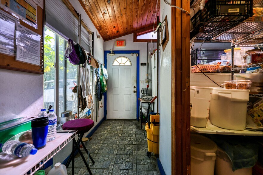 More Photos Of 5709 6th St, Zephyrhills Restaurant For Sale