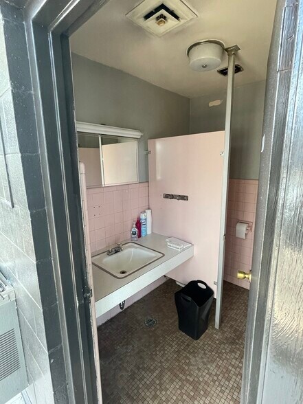 More Photos Of 203 Sparta St, McMinnville Service Station For Sale